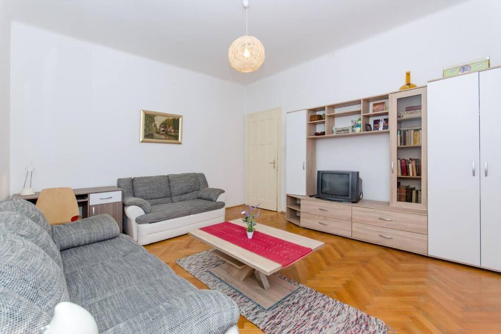 Rita Apartman *